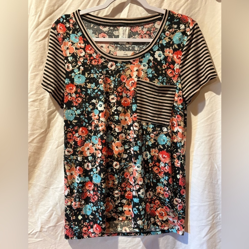 Honey & Lace short sleeve top mixed floral and striped print NWT Sz M